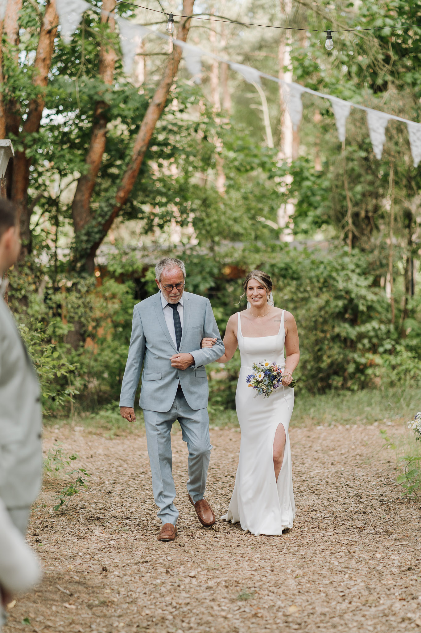 Hochzeit Framhouse Wandlitz, Freie Trauung, Hochzeitsfotografin Berlin, Emotionale ;Momente, Authentische Hochzeitsfotografie, Traubogen, Inspiration, Weddingsetup
