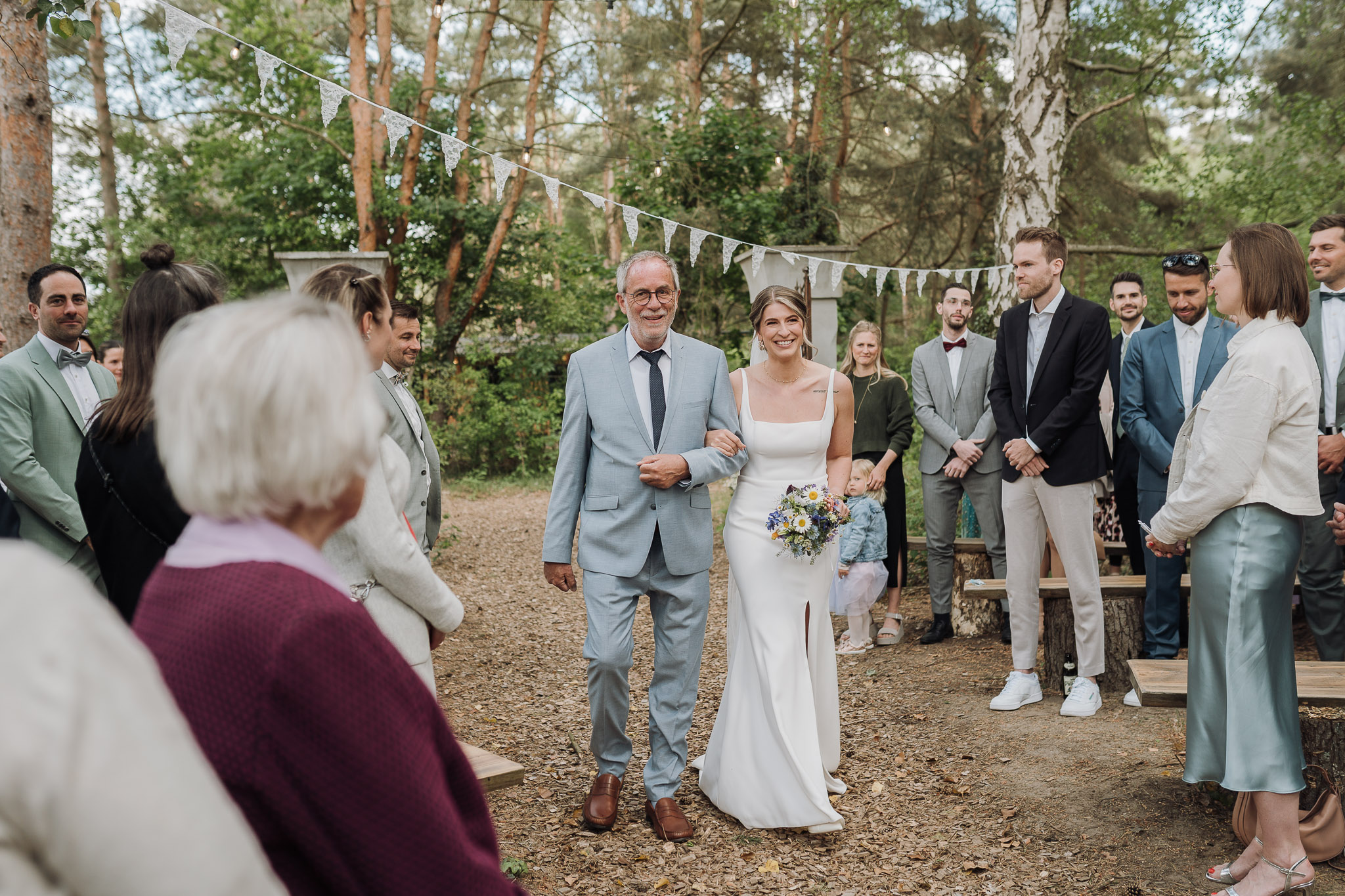 Hochzeit Framhouse Wandlitz, Freie Trauung, Hochzeitsfotografin Berlin, Emotionale ;Momente, Authentische Hochzeitsfotografie, Traubogen, Inspiration, Weddingsetup, First Look