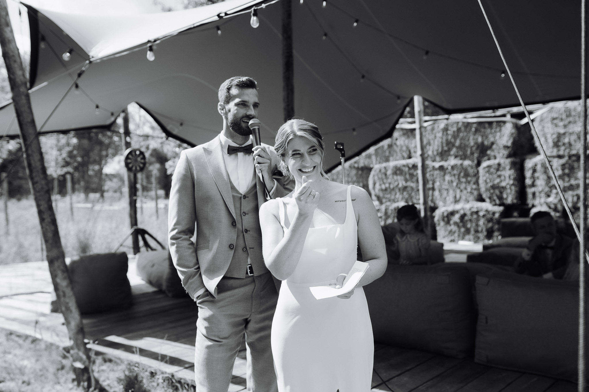 Hochzeit Framhouse Wandlitz, Freie Trauung, Hochzeitsfotografin Berlin, Emotionale ;Momente, Authentische Hochzeitsfotografie, Brautpaar Rede, Reportagefotografie 