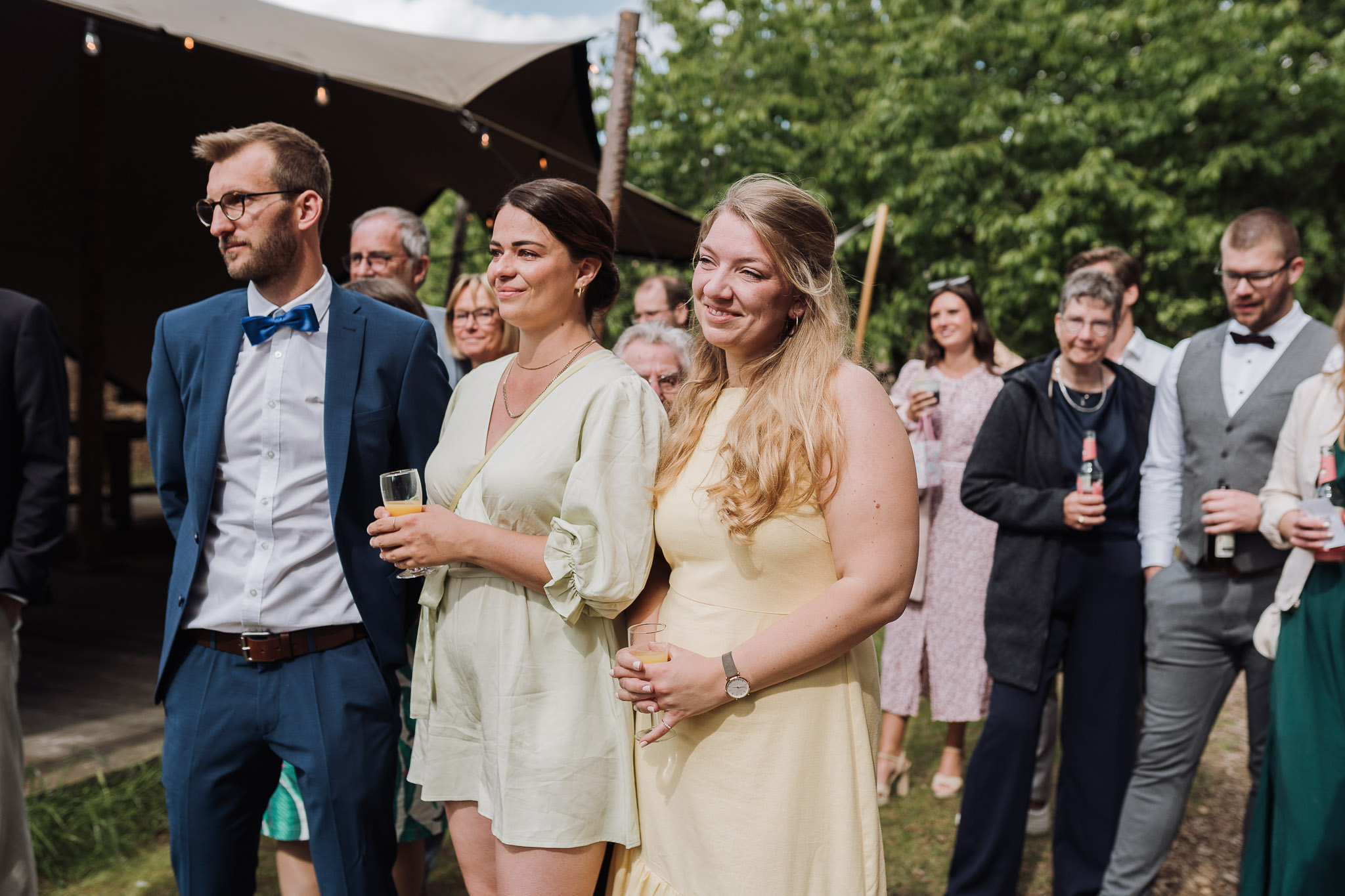 Hochzeit Framhouse Wandlitz, Freie Trauung, Hochzeitsfotografin Berlin, Emotionale ;Momente, Authentische Hochzeitsfotografie, Reaktion Gäste Rede ,Reportagefotografie 