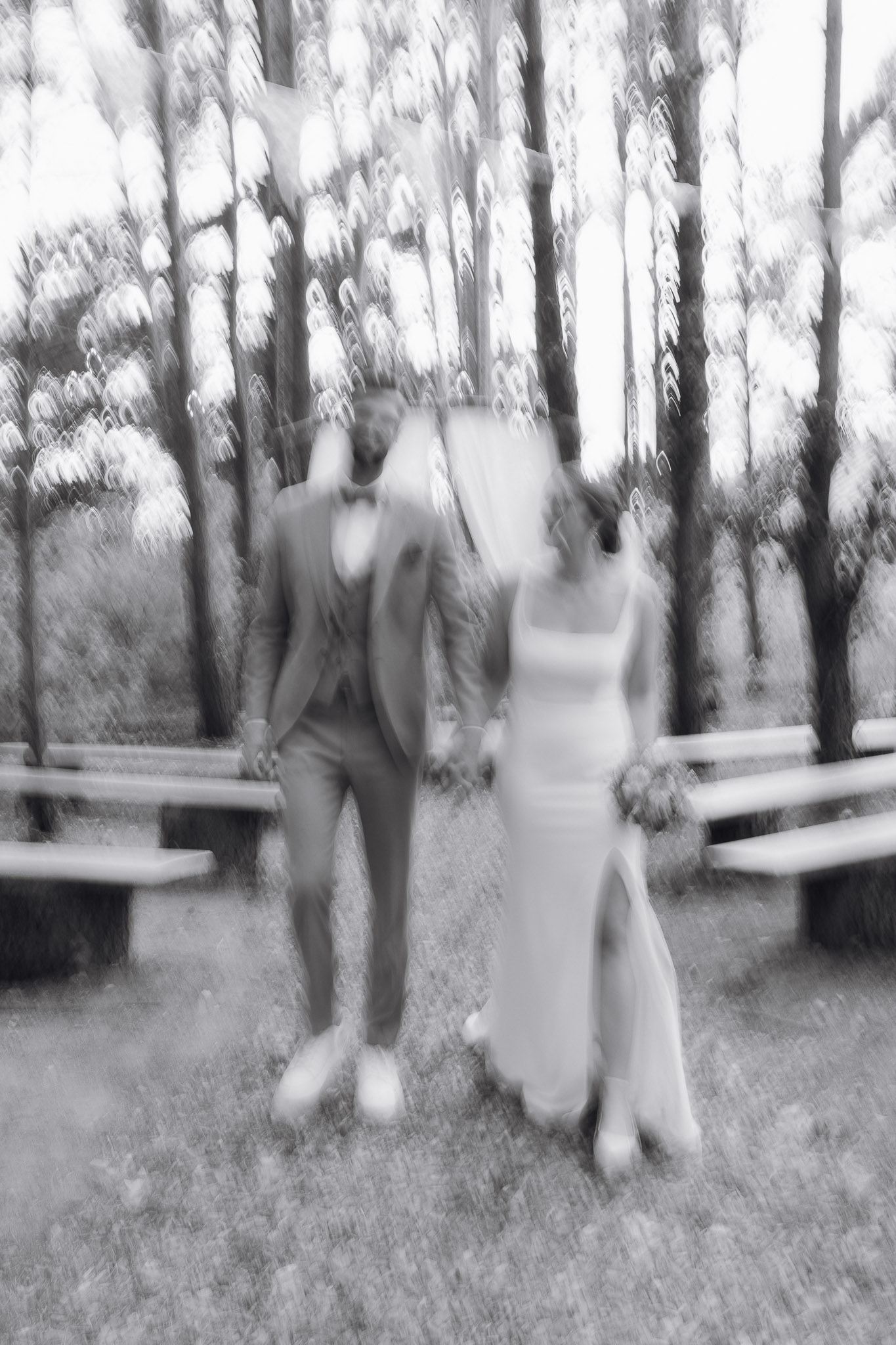 Hochzeit Framhouse Wandlitz, Freie Trauung, Hochzeitsfotografin Berlin, Emotionale ;Momente, Authentische Hochzeitsfotografie, Brautpaarshooting, Blurry Picture