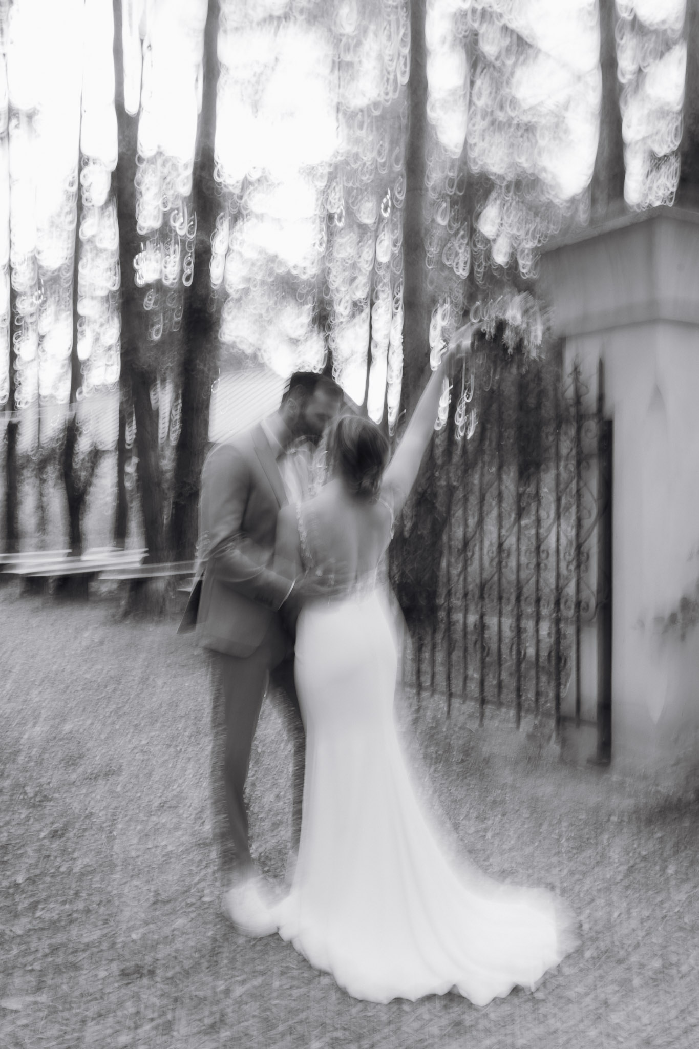 Hochzeit Framhouse Wandlitz, Freie Trauung, Hochzeitsfotografin Berlin, Emotionale ;Momente, Authentische Hochzeitsfotografie, Brautpaarshooting, Brautpaar, Blurry Picture