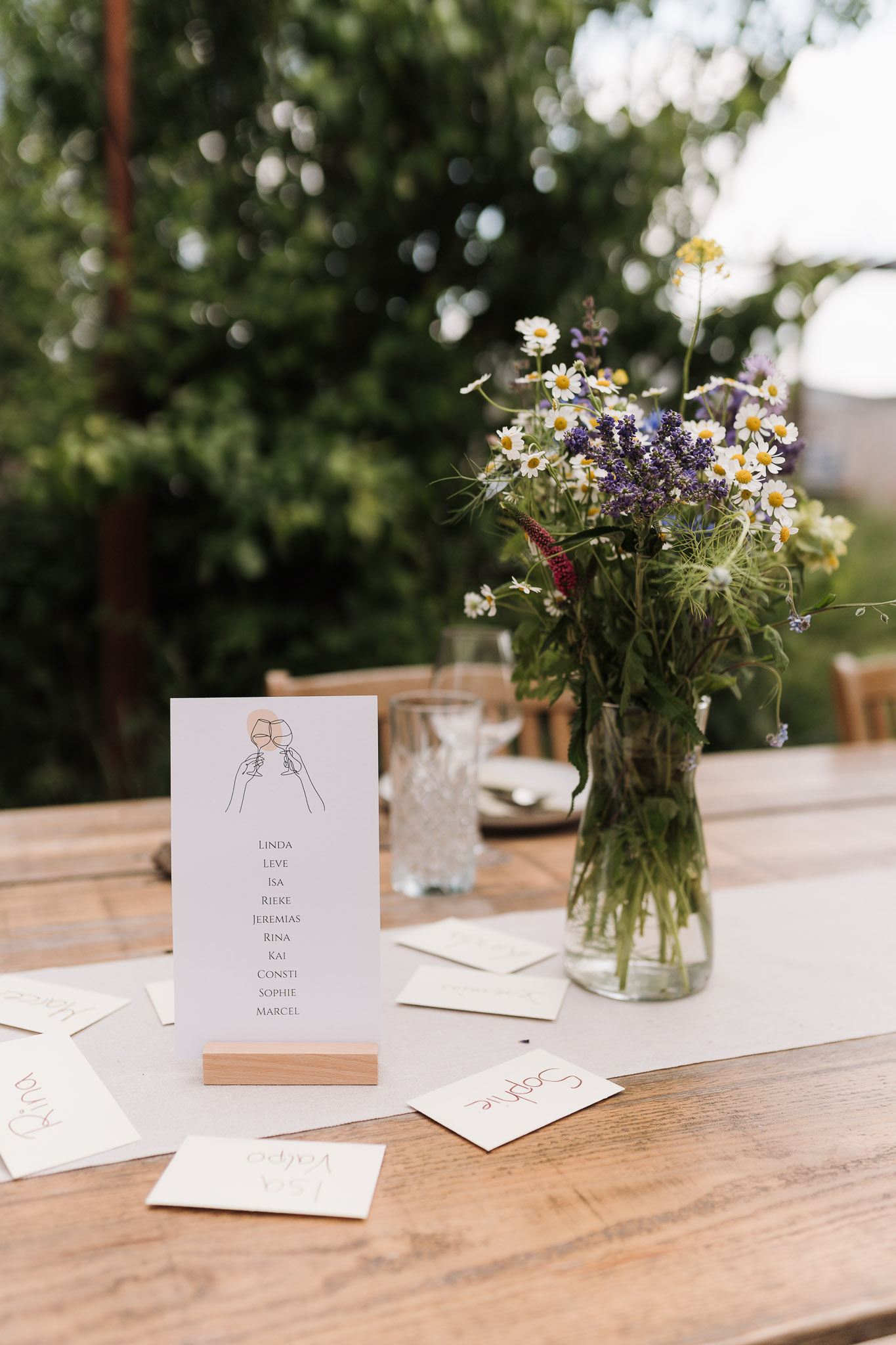 Hochzeit Framhouse Wandlitz, Freie Trauung, Hochzeitsfotografin Berlin, Emotionale ;Momente, Authentische Hochzeitsfotografie, Deko 