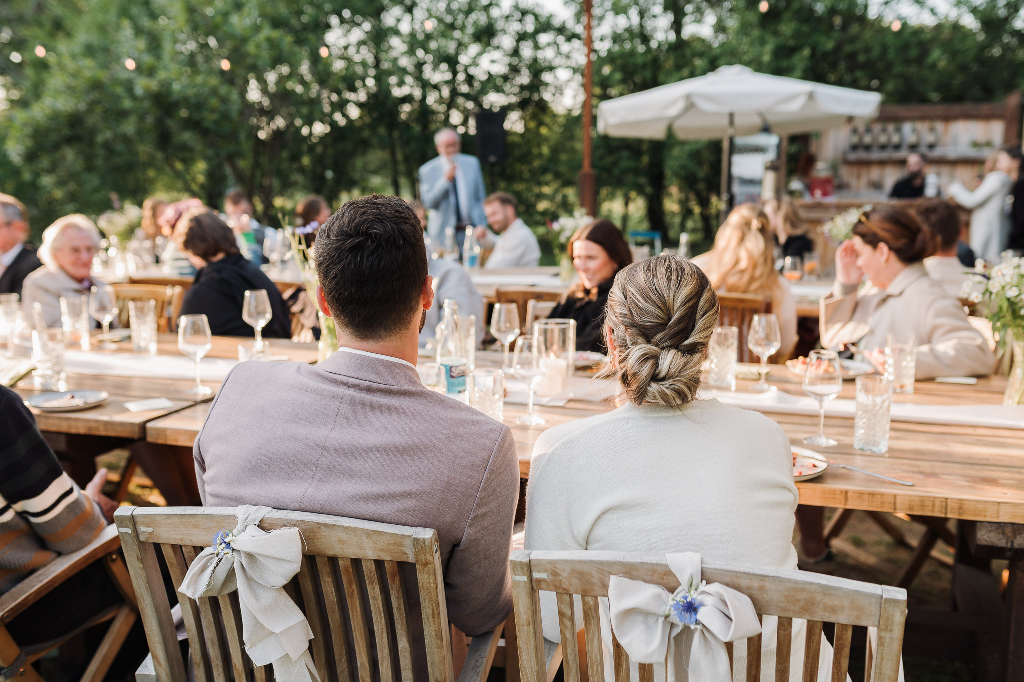 Hochzeit Framhouse Wandlitz, Freie Trauung, Hochzeitsfotografin Berlin, Emotionale ;Momente, Authentische Hochzeitsfotografie, Gäste, Reportagefotografie, Rede, Brautvater