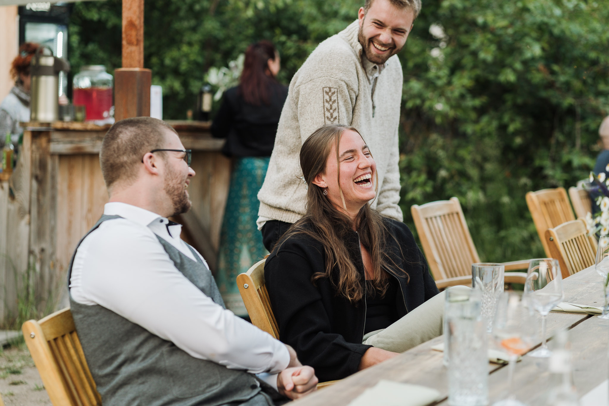 Hochzeit Framhouse Wandlitz, Freie Trauung, Hochzeitsfotografin Berlin, Emotionale ;Momente, Authentische Hochzeitsfotografie, Gäste, Reportagefotografie 