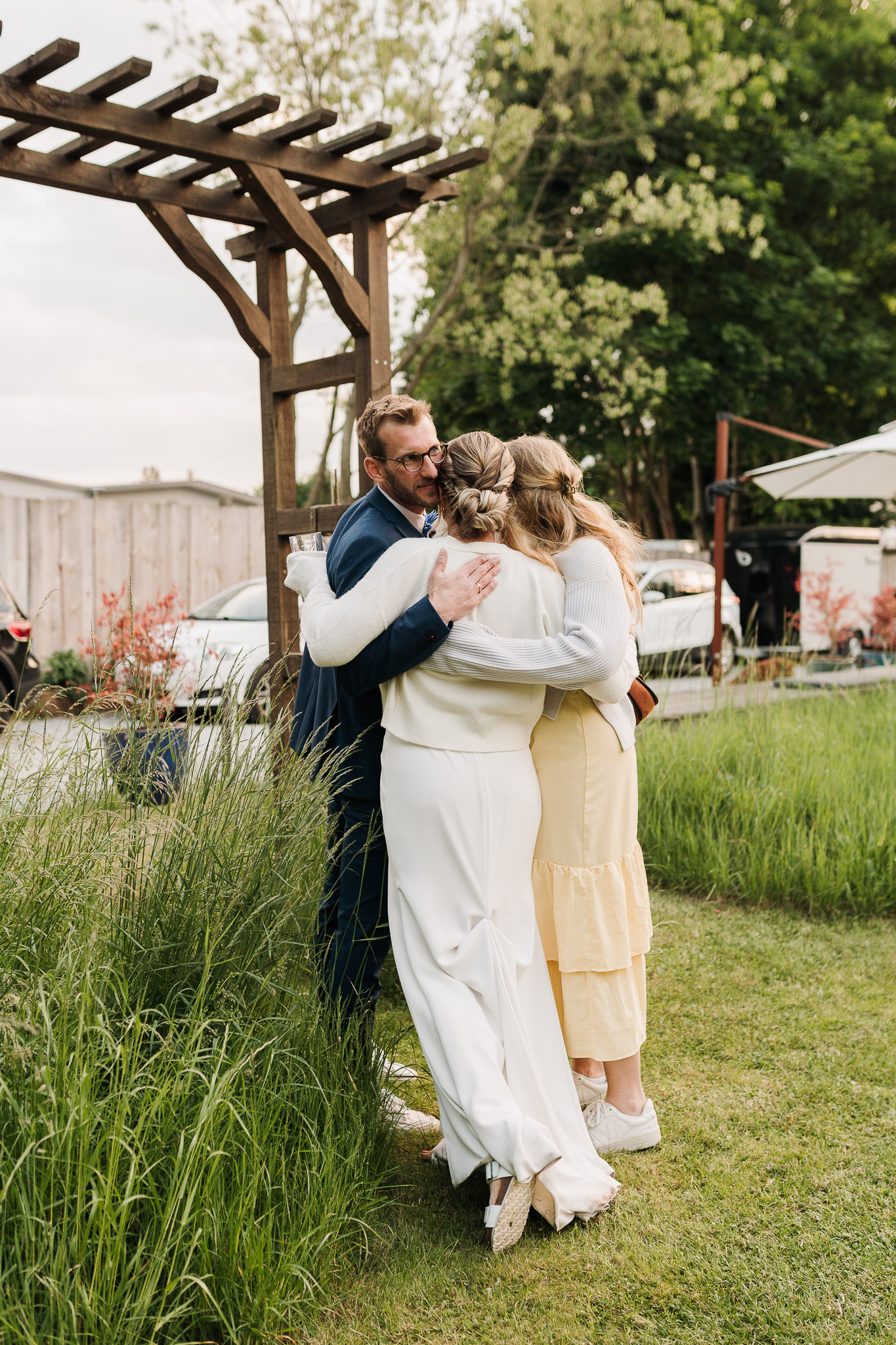 Hochzeit Framhouse Wandlitz, Freie Trauung, Hochzeitsfotografin Berlin, Emotionale ;Momente, Authentische Hochzeitsfotografie, Gäste, Reportagefotografie 