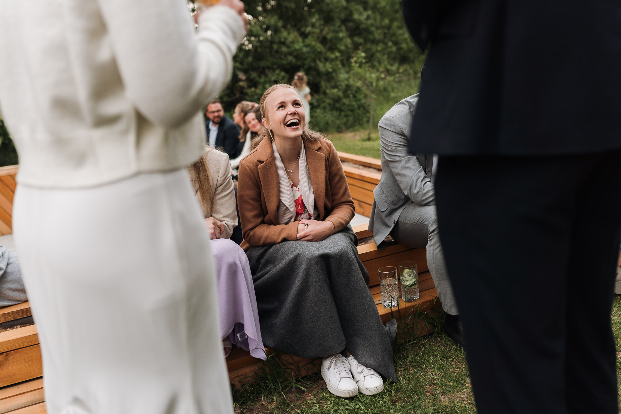 Hochzeit Framhouse Wandlitz, Freie Trauung, Hochzeitsfotografin Berlin, Emotionale ;Momente, Authentische Hochzeitsfotografie, Gäste, Reportagefotografie 