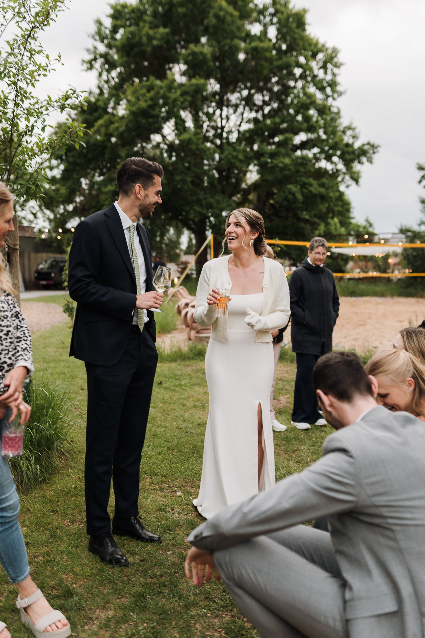 Hochzeit Framhouse Wandlitz, Freie Trauung, Hochzeitsfotografin Berlin, Emotionale ;Momente, Authentische Hochzeitsfotografie, Gäste, Reportagefotografie 